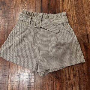 Fall shorts with belt. Plaid